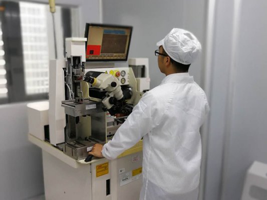 R &amp; D laboratory